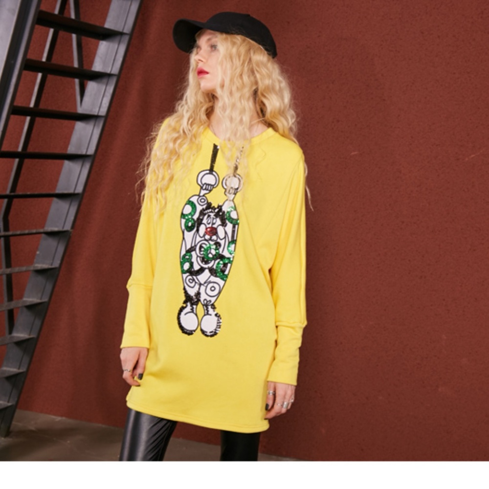 Fun oversized sweatshirts! Sequins Sz Small